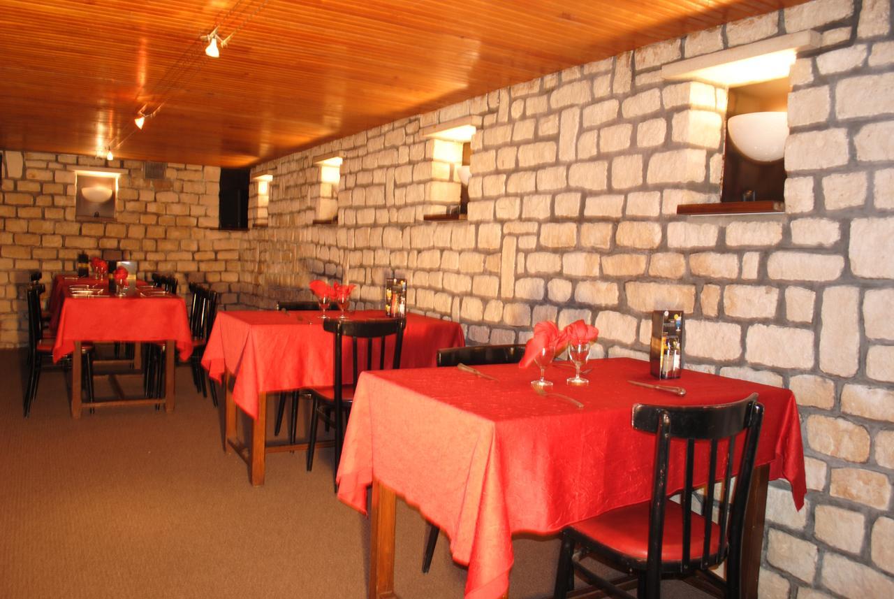 Taverne De La Paix La Ferte-Mace Екстер'єр фото